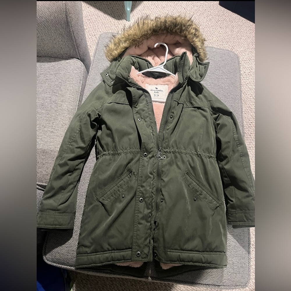 Abercrombie Girls Parka heavy jacket coat fur hood - army green. Size 13/14 EUC